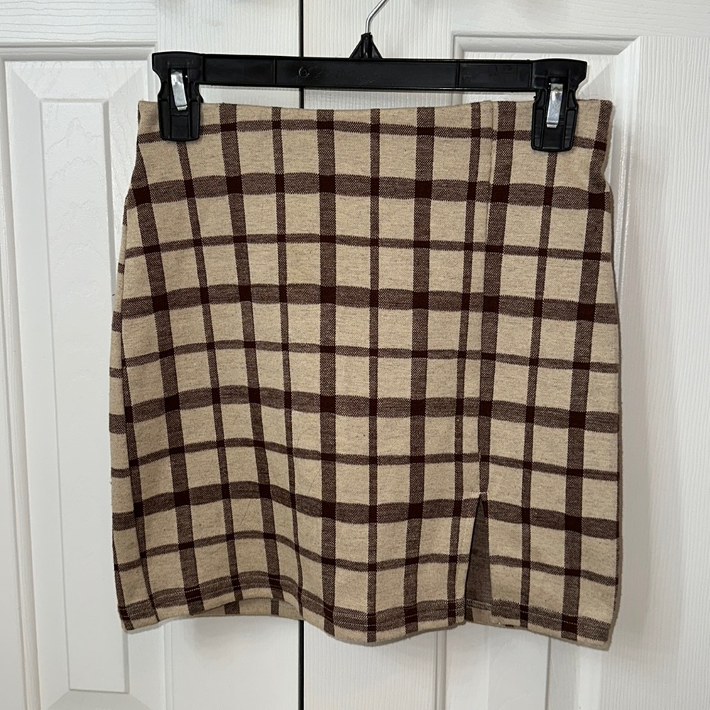 Plaided Brown Skirt With Slit Size: S ( WORN ONCE)